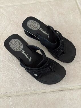 Vintage Y2K Skechers Cali Black Wedge Sandals with Sparkle Accents - Size 7